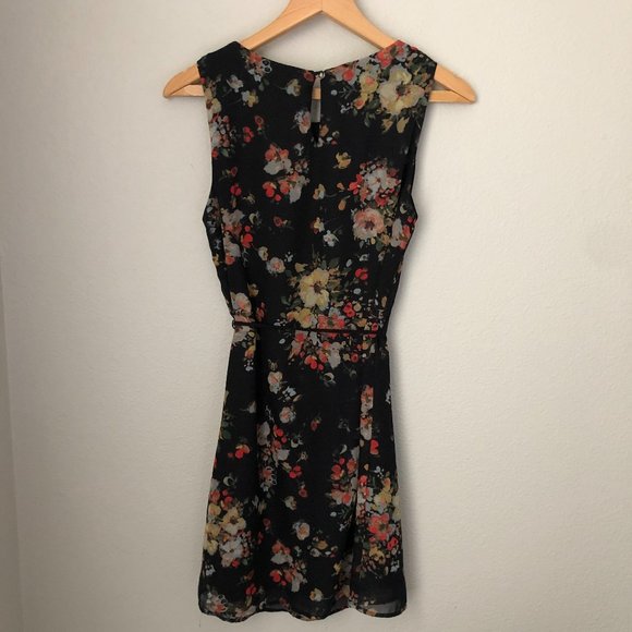 Sweet Rain Sleeveless Floral Dress - Picture 2 of 5